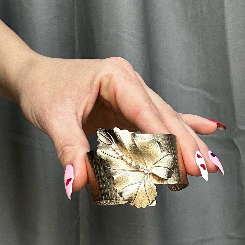 ❄️ 3/$5 Vintage Maple Leaf Gold Plated Metal Bracelet Cuff